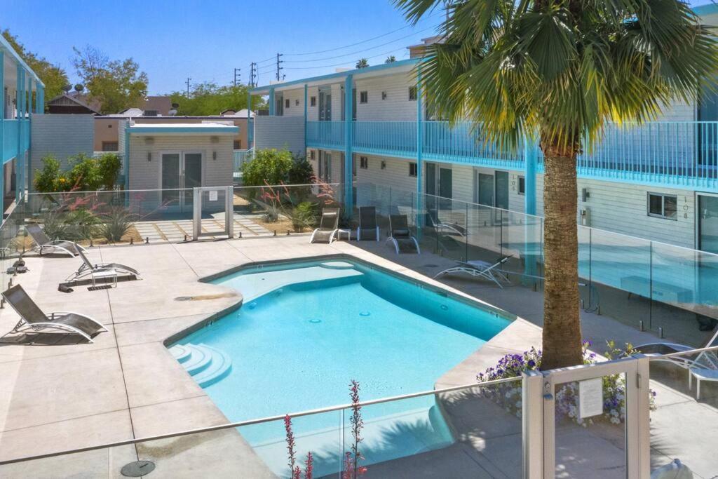 Dtph Modern Designer - Pool & Parking -